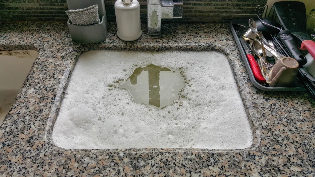 knowing when your sewer line or drain is clogged Centralia, IL